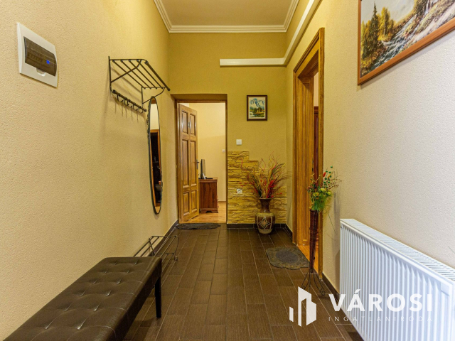 Belvárosi Apartman a Napfény Városában eladó!