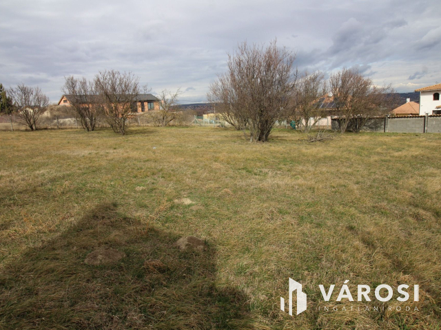 Örökpanorámás telek eladó Érden!