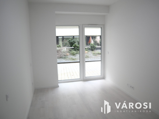 Új építésű belvárosi lakás nagy terasszal! 2.