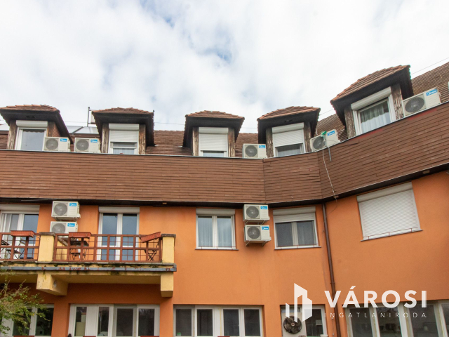 Komárom központi részén Hotel eladó