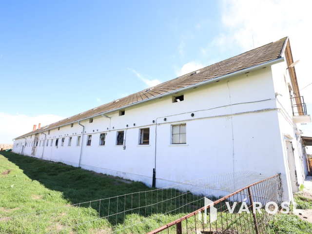 Eladó sertéstelep Szeghalom határában 11 ha területen