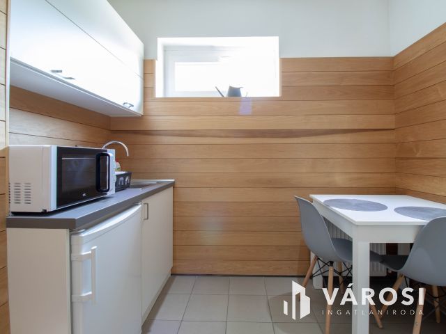 Forgalmas útvonalon 178 m2-es, igényesen felújított ingatlan