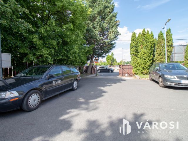 3 szintes, szintenként 512 m2-es irodaház 180 m2es raktárral