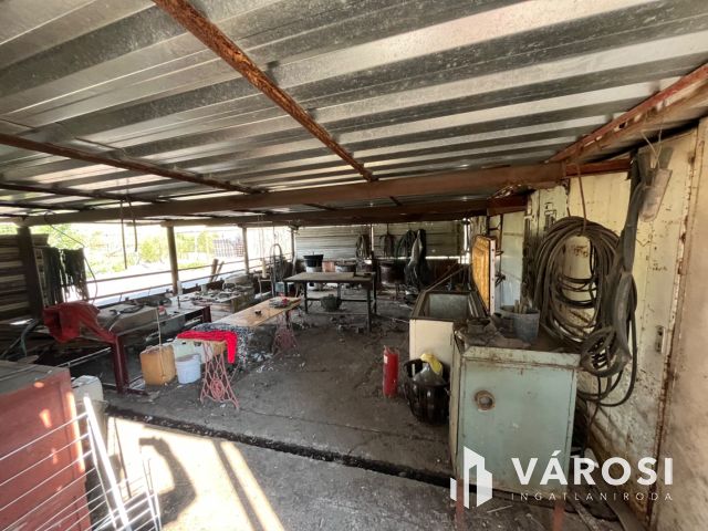 Debreceni Szép Családi Ház Telephellyel Jó Helyen Eladó