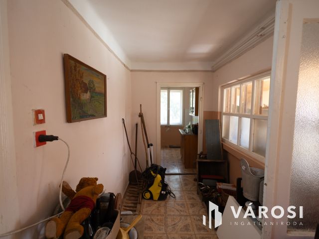 Tanya földdel vagy föld nélkül? Döntse el Ön!