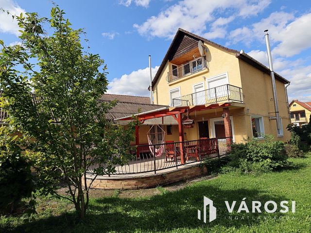 Nagy családi ház Parád központjában