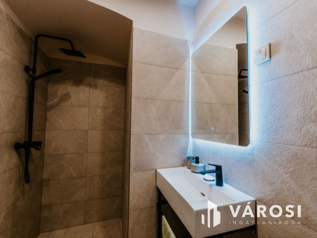 Különleges,értékes,extra "Mini Hotel" eladó.