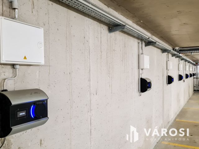 Elektromos autó részére teremgarázs hely eladó