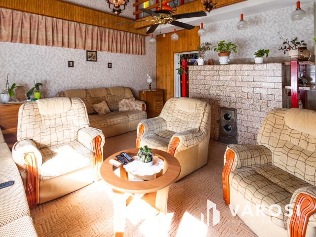 Több lehetőség egy ingatlanban a Várfürdő közelében