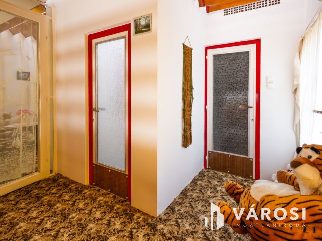 Több lehetőség egy ingatlanban a Várfürdő közelében