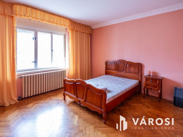 Apartmanház néhány lépésre a Várfürdőtől és a Kastélytól