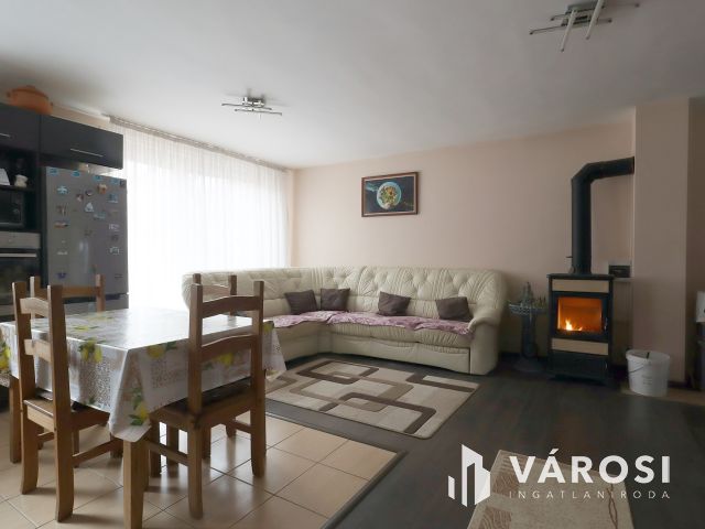 Parádóhután igényesen felújított ikerház eladó