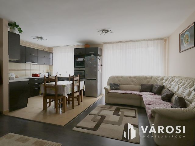 Parádóhután igényesen felújított ikerház eladó