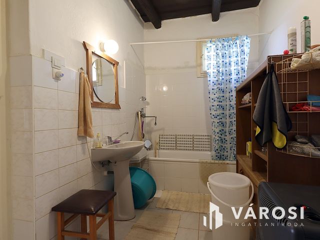 Bodonyban csendes utcában felújítandó ház eladó