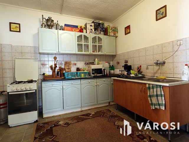 Bodonyban csendes utcában felújítandó ház eladó