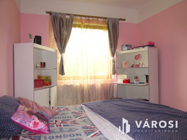 A falu szélén nyugodt helyen, friss levegővel