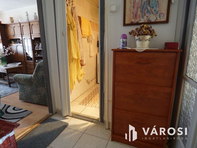 Marcali belvárosában, de még is csendes utcában eladó lakás!