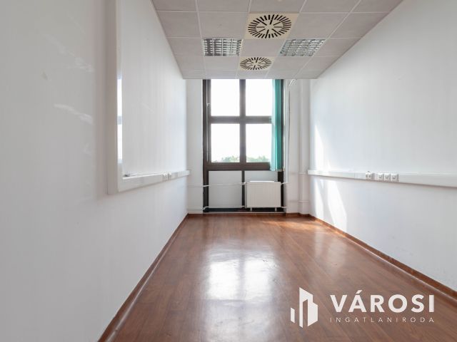 Csepel HÉV állomástól 2 percre 132 m2-es irodablokk kiadó