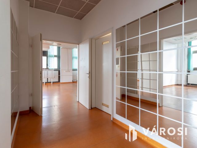 Csepel HÉV állomástól 2 percre 132 m2-es irodablokk kiadó