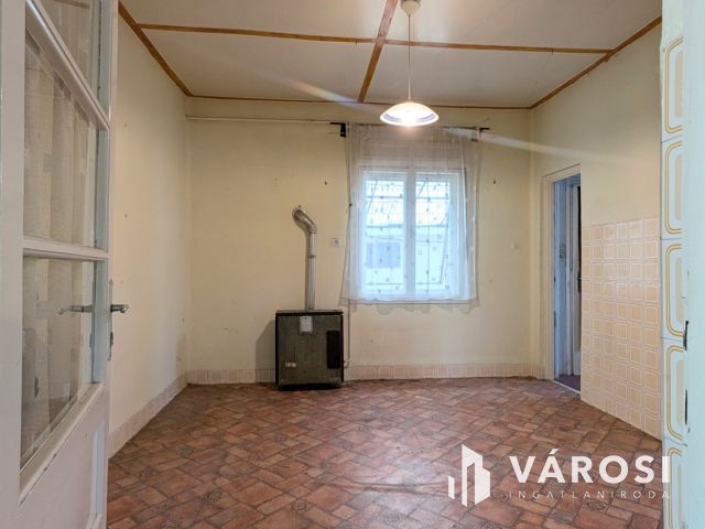 3 szobás nagy konyhás téglaház kisvárosban!