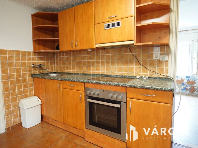 Lakható zárt kert, Látóhegyen