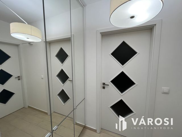 Debrecen Belvárosban, Dupla komfortos Nagy Lakás Kiadó!