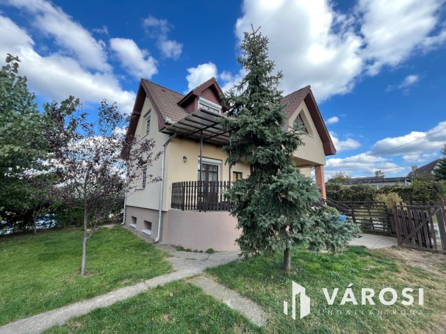 Debrecen Homokertben, Csendes Szép Utcában, Jó Ház Eladó!