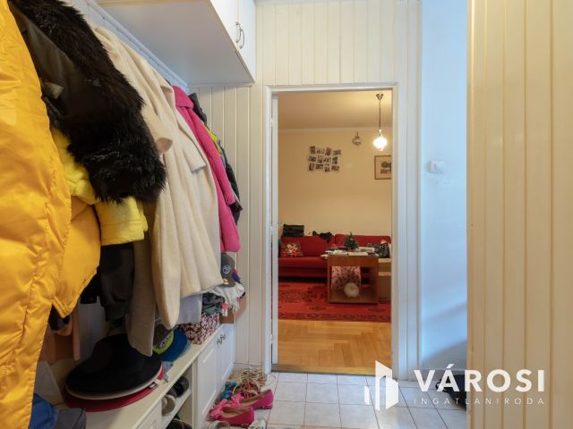 67 m2-es, 3 szobás, étkezős, erkélyes, jó állapotú lakás