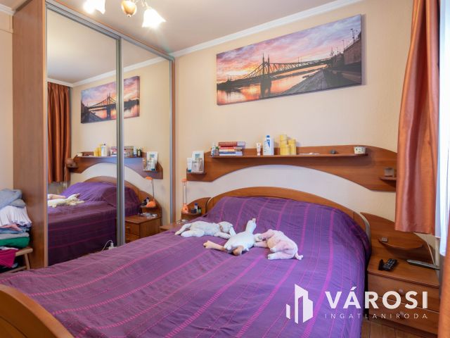 67 m2-es, 3 szobás, étkezős, erkélyes, jó állapotú lakás