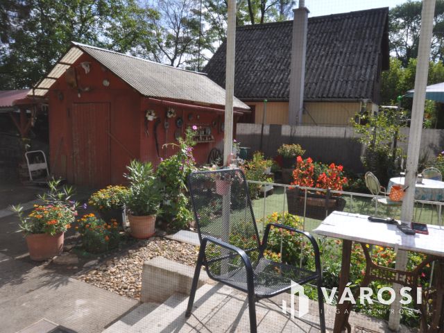 Hétvégi ház nagy kerttel Sziksóstón