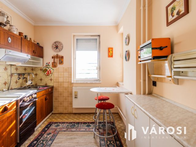 Tökéletes szerkezetű ház, tágas terekkel a Fürdőövezetben