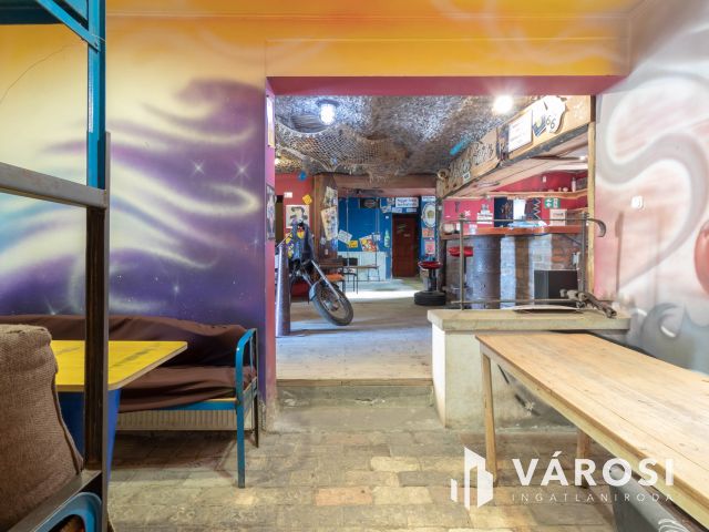 Többfunkciós, tágas, 250 m2-es családi ház Simontornyán