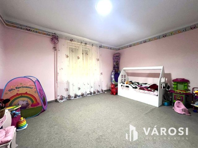 Nyugodt csendes környezetben, barátságos ház eladó