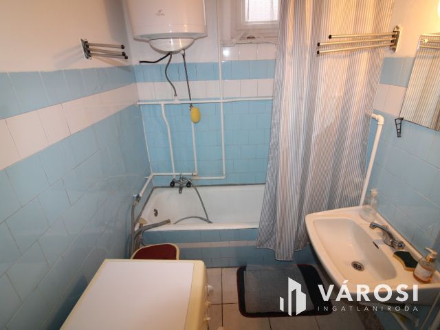 Gyulaváriban 3 szobás családi ház eladó.