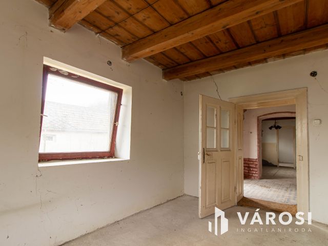 Felújítandó családi ház, Dág zsákutcájában. Elérhető áron!