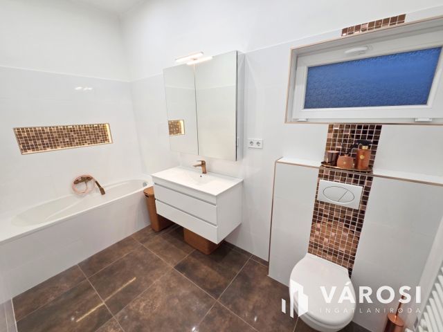 Exkluzív ikerház + Különálló modern lakás egyben eladó