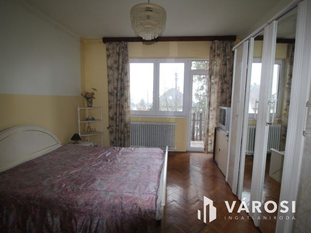 Tágas ház, nagy kert, vidéki hangulat Szombathelyen