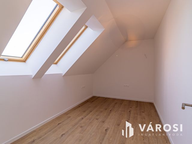 Modern 4 szobás, nagy erkélyes lakás Badacsonytomajon eladó