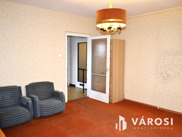 80 m2-es erkélyes panel, csendes parkos környezetben eladó!