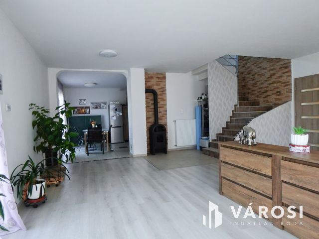 Kertvárosi, 3 lakásos Ikerházfél