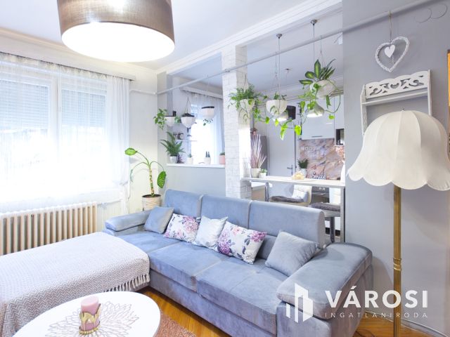 Meglátni és megszeretni: extra, 3. emeleti, erkélyes lakás