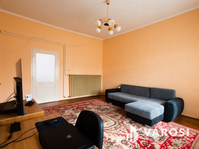 Tágas terek, jó szerkezet, belváros közeli lokáció