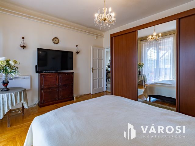 Turai kastély mellett, 4 szoba, nappalis családi ház eladó