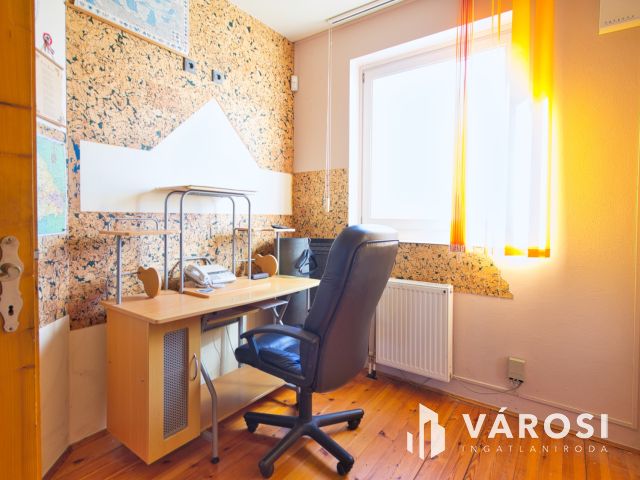 160 m2-es, családi-sorház a Csaba Park környékén eladó