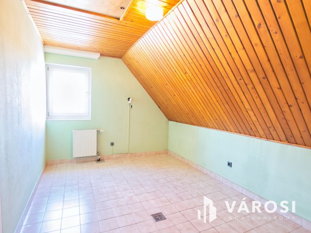 160 m2-es, családi-sorház a Csaba Park környékén eladó