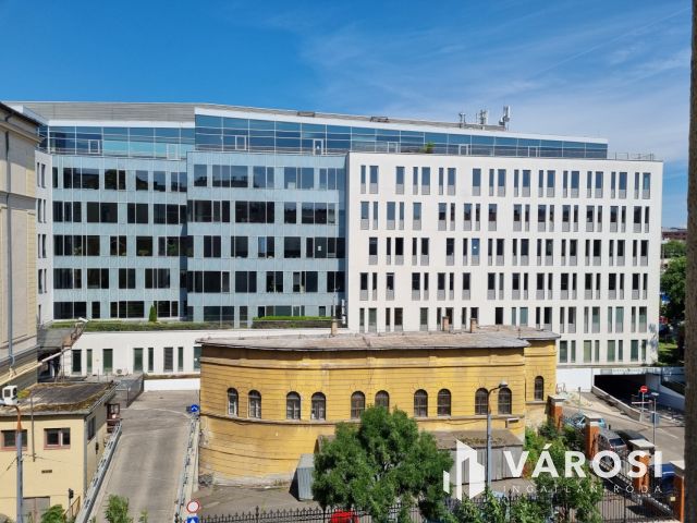 15 m2-es, 3. emeleti iroda kiadó a Podmaniczky utcában
