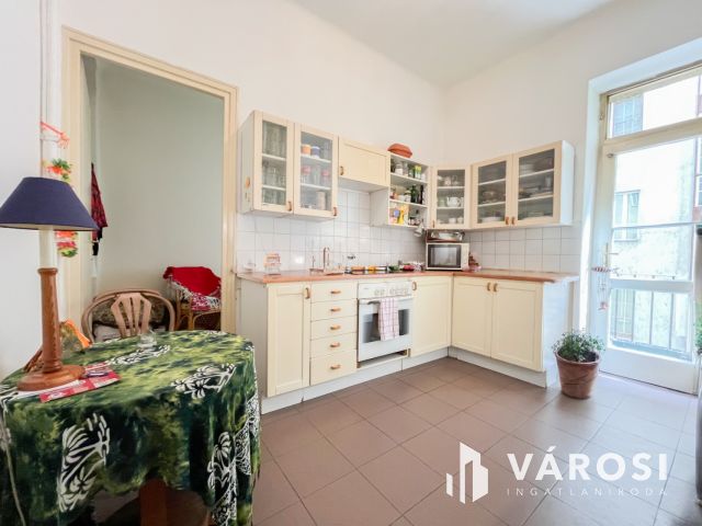 Több lakásra bontható szenzációs elhelyezkedéssel!