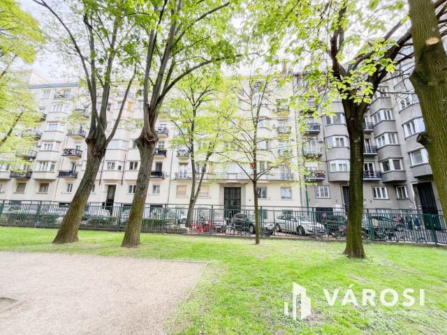 Több lakásra bontható szenzációs elhelyezkedéssel!