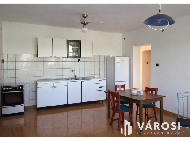 Nagy telek, több funkció – Debreceni befektetés