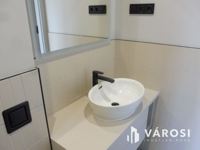 5 Csillagos második emeleti lakás Újszegeden Kiadó.